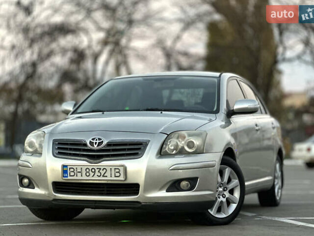 Серый Тойота Авенсис, объемом двигателя 1.79 л и пробегом 200 тыс. км за 5000 $, фото 1 на Automoto.ua