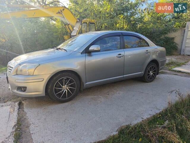 Серый Тойота Авенсис, объемом двигателя 1.79 л и пробегом 328 тыс. км за 5500 $, фото 1 на Automoto.ua
