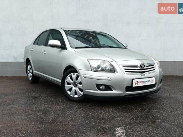Серый Тойота Авенсис, объемом двигателя 1.79 л и пробегом 192 тыс. км за 7900 $, фото 1 на Automoto.ua