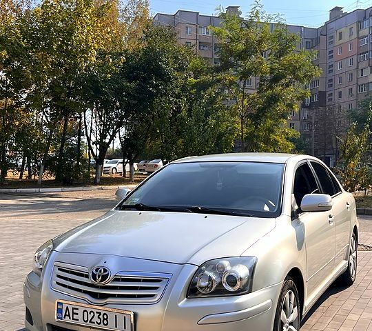 Сірий Тойота Авенсіс, об'ємом двигуна 2 л та пробігом 296 тис. км за 7300 $, фото 1 на Automoto.ua