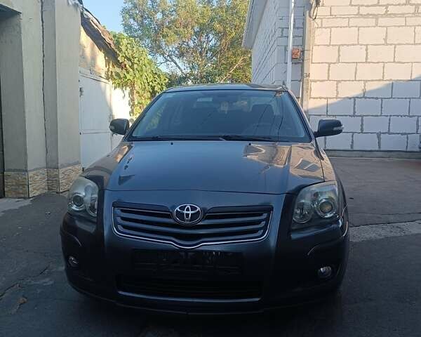 Серый Тойота Авенсис, объемом двигателя 1.8 л и пробегом 264 тыс. км за 6300 $, фото 1 на Automoto.ua