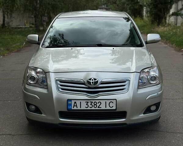 Серый Тойота Авенсис, объемом двигателя 1.8 л и пробегом 318 тыс. км за 4900 $, фото 1 на Automoto.ua