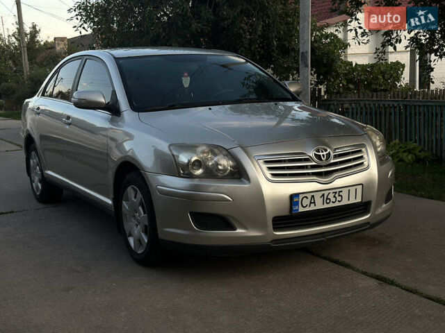 Серый Тойота Авенсис, объемом двигателя 2 л и пробегом 251 тыс. км за 6500 $, фото 1 на Automoto.ua