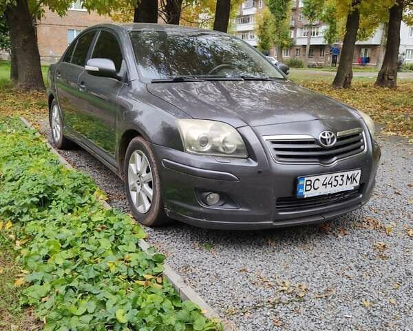 Серый Тойота Авенсис, объемом двигателя 1.8 л и пробегом 194 тыс. км за 8000 $, фото 1 на Automoto.ua