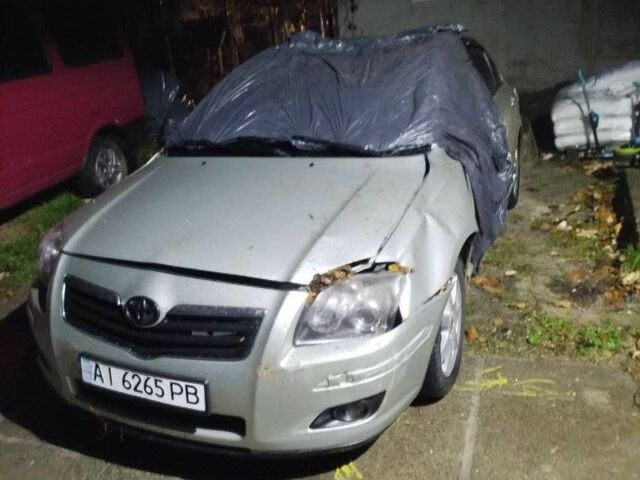 Сірий Тойота Авенсіс, об'ємом двигуна 1.6 л та пробігом 320 тис. км за 2500 $, фото 1 на Automoto.ua