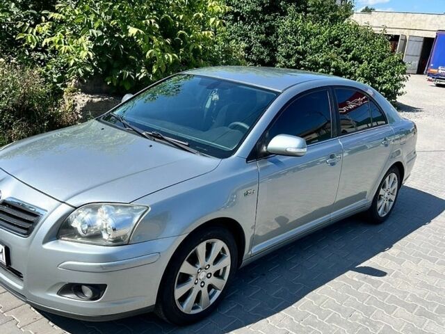 Серый Тойота Авенсис, объемом двигателя 2.2 л и пробегом 210 тыс. км за 6900 $, фото 1 на Automoto.ua