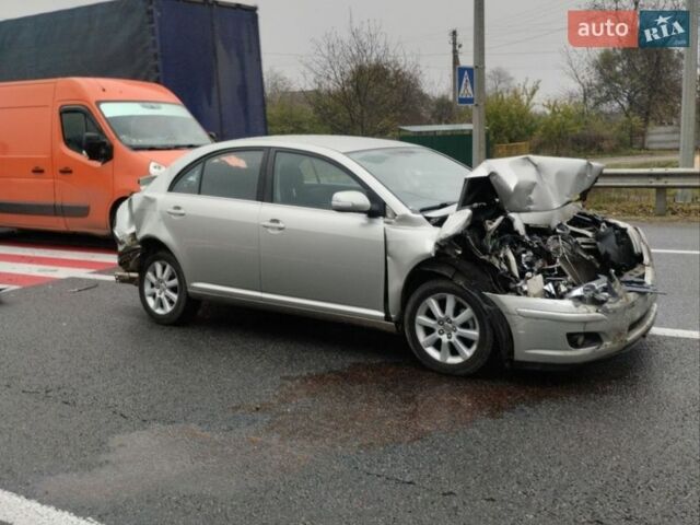 Серый Тойота Авенсис, объемом двигателя 1.79 л и пробегом 314 тыс. км за 1600 $, фото 1 на Automoto.ua