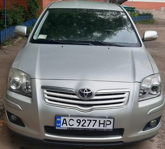 Серый Тойота Авенсис, объемом двигателя 1.8 л и пробегом 300 тыс. км за 255000 $, фото 1 на Automoto.ua