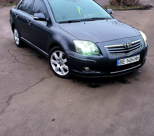 Серый Тойота Авенсис, объемом двигателя 2 л и пробегом 340 тыс. км за 10000 $, фото 1 на Automoto.ua