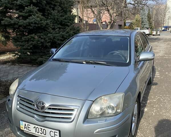Серый Тойота Авенсис, объемом двигателя 1.79 л и пробегом 214 тыс. км за 9200 $, фото 1 на Automoto.ua