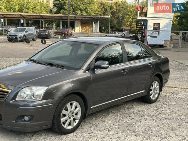 Серый Тойота Авенсис, объемом двигателя 2 л и пробегом 210 тыс. км за 6800 $, фото 1 на Automoto.ua