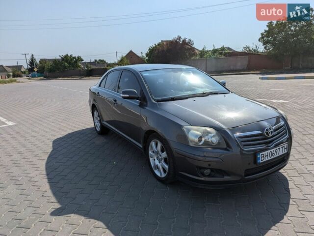 Серый Тойота Авенсис, объемом двигателя 2 л и пробегом 150 тыс. км за 8000 $, фото 1 на Automoto.ua