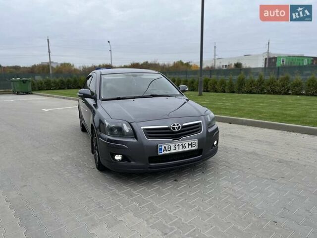 Серый Тойота Авенсис, объемом двигателя 1.8 л и пробегом 240 тыс. км за 6700 $, фото 1 на Automoto.ua