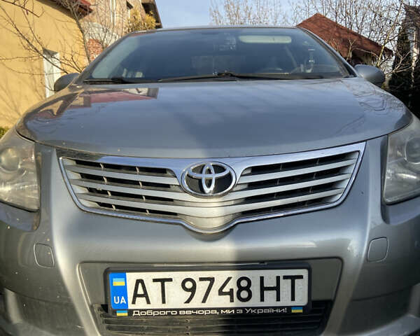 Серый Тойота Авенсис, объемом двигателя 2 л и пробегом 308 тыс. км за 6700 $, фото 1 на Automoto.ua