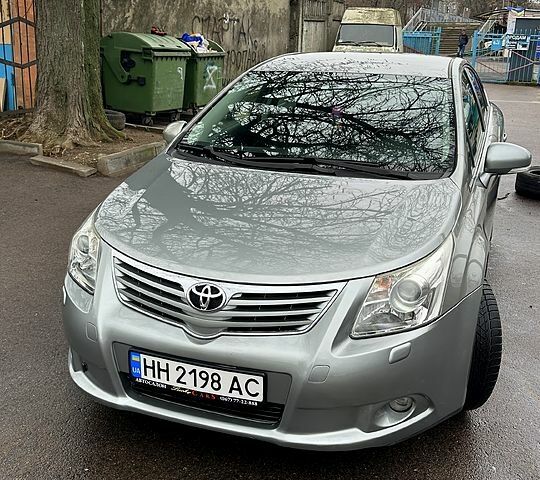Серый Тойота Авенсис, объемом двигателя 2 л и пробегом 198 тыс. км за 9200 $, фото 1 на Automoto.ua