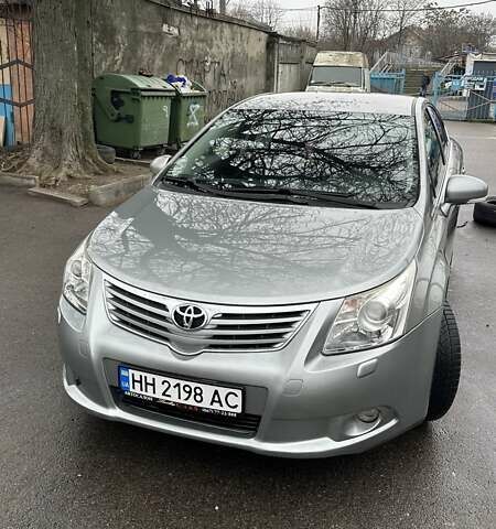 Серый Тойота Авенсис, объемом двигателя 2 л и пробегом 198 тыс. км за 9200 $, фото 1 на Automoto.ua