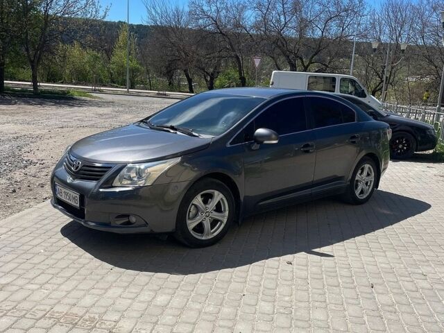 Серый Тойота Авенсис, объемом двигателя 1.8 л и пробегом 274 тыс. км за 8599 $, фото 1 на Automoto.ua