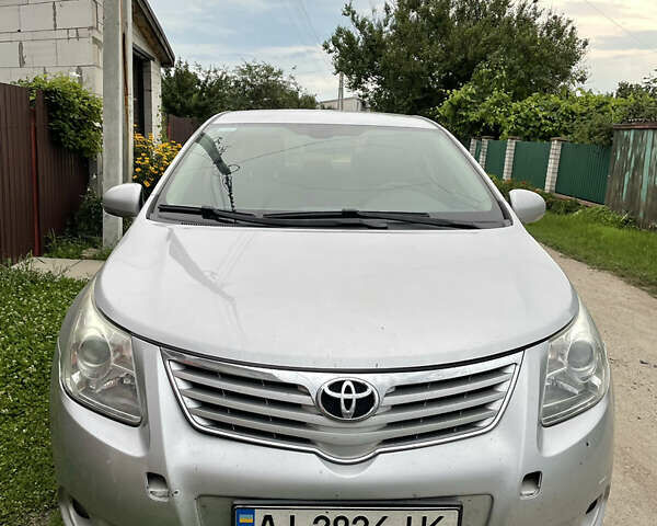 Серый Тойота Авенсис, объемом двигателя 1.8 л и пробегом 230 тыс. км за 7500 $, фото 1 на Automoto.ua