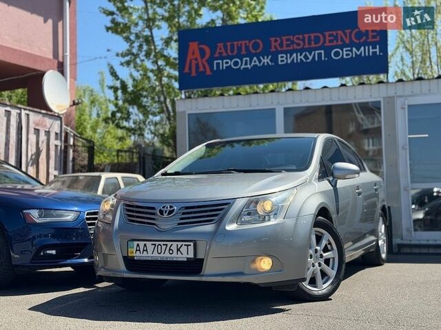 Серый Тойота Авенсис, объемом двигателя 1.99 л и пробегом 288 тыс. км за 8800 $, фото 1 на Automoto.ua