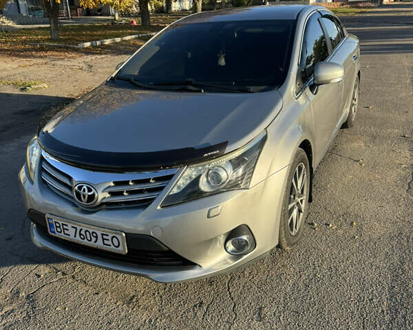 Серый Тойота Авенсис, объемом двигателя 2 л и пробегом 185 тыс. км за 12000 $, фото 1 на Automoto.ua