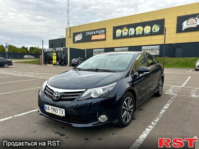 Серый Тойота Авенсис, объемом двигателя 2 л и пробегом 202 тыс. км за 10000 $, фото 1 на Automoto.ua