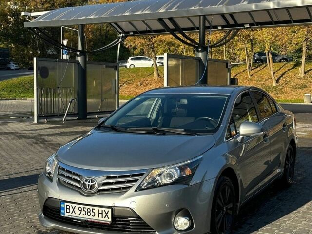 Серый Тойота Авенсис, объемом двигателя 1.8 л и пробегом 200 тыс. км за 10500 $, фото 1 на Automoto.ua