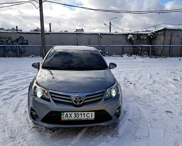 Сірий Тойота Авенсіс, об'ємом двигуна 1.8 л та пробігом 130 тис. км за 12000 $, фото 1 на Automoto.ua