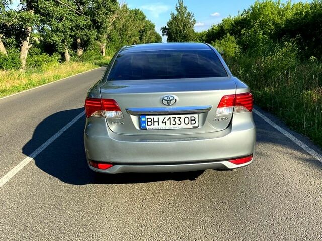 Серый Тойота Авенсис, объемом двигателя 1.8 л и пробегом 186 тыс. км за 9900 $, фото 1 на Automoto.ua