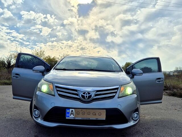 Серый Тойота Авенсис, объемом двигателя 1.8 л и пробегом 135 тыс. км за 11200 $, фото 1 на Automoto.ua