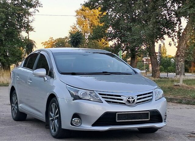 Серый Тойота Авенсис, объемом двигателя 1.8 л и пробегом 97 тыс. км за 10300 $, фото 1 на Automoto.ua