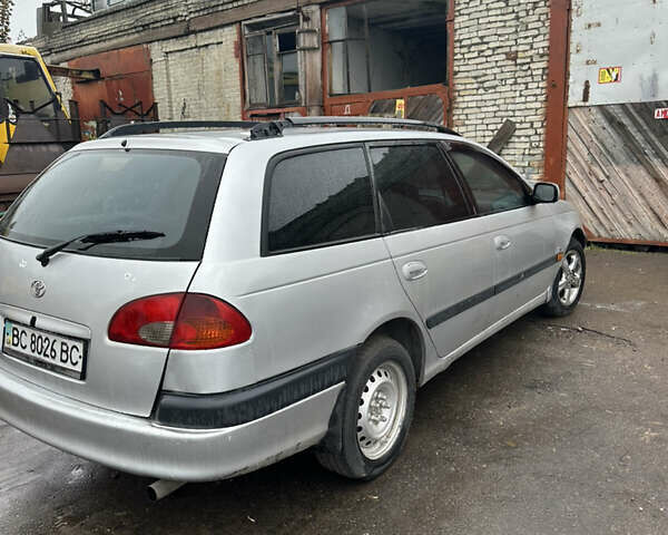 Серый Тойота Авенсис, объемом двигателя 1.8 л и пробегом 366 тыс. км за 2000 $, фото 1 на Automoto.ua