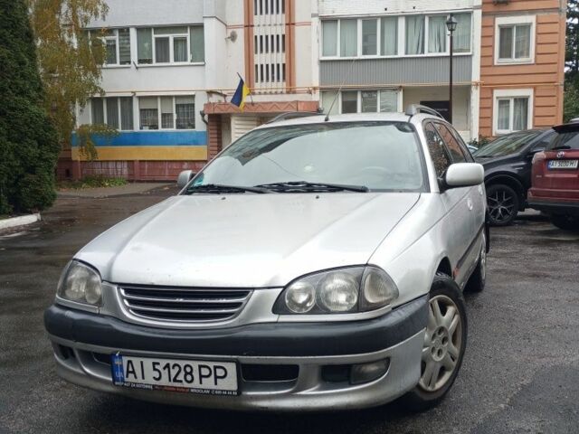 Серый Тойота Авенсис, объемом двигателя 1.8 л и пробегом 534 тыс. км за 3000 $, фото 1 на Automoto.ua