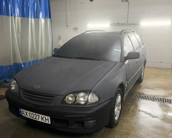 Серый Тойота Авенсис, объемом двигателя 2 л и пробегом 418 тыс. км за 2000 $, фото 1 на Automoto.ua