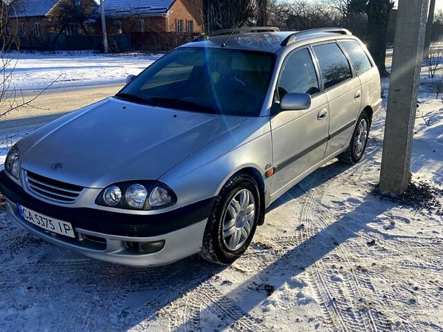 Сірий Тойота Авенсіс, об'ємом двигуна 2 л та пробігом 350 тис. км за 3100 $, фото 1 на Automoto.ua