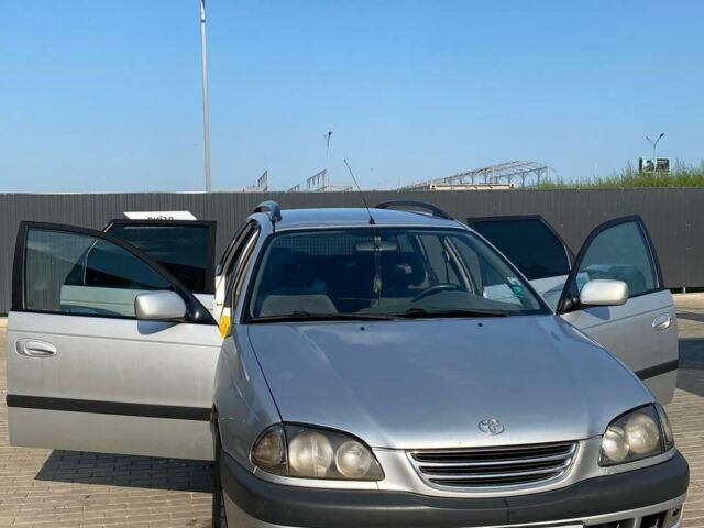 Серый Тойота Авенсис, объемом двигателя 2 л и пробегом 352 тыс. км за 1400 $, фото 1 на Automoto.ua
