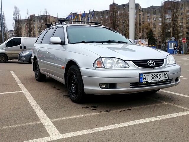 Серый Тойота Авенсис, объемом двигателя 1.8 л и пробегом 427 тыс. км за 4000 $, фото 1 на Automoto.ua