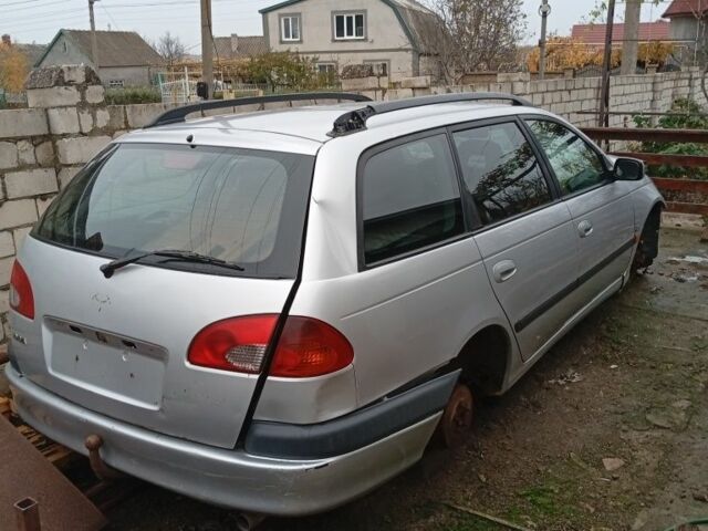 Серый Тойота Авенсис, объемом двигателя 2 л и пробегом 200 тыс. км за 1000 $, фото 1 на Automoto.ua