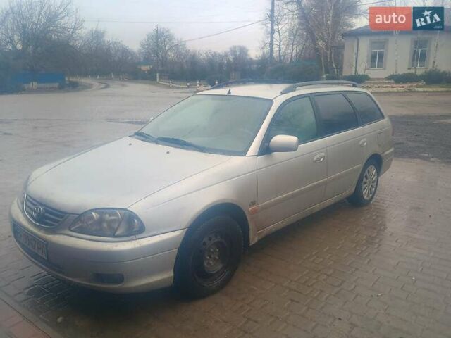 Серый Тойота Авенсис, объемом двигателя 2 л и пробегом 350 тыс. км за 3200 $, фото 1 на Automoto.ua