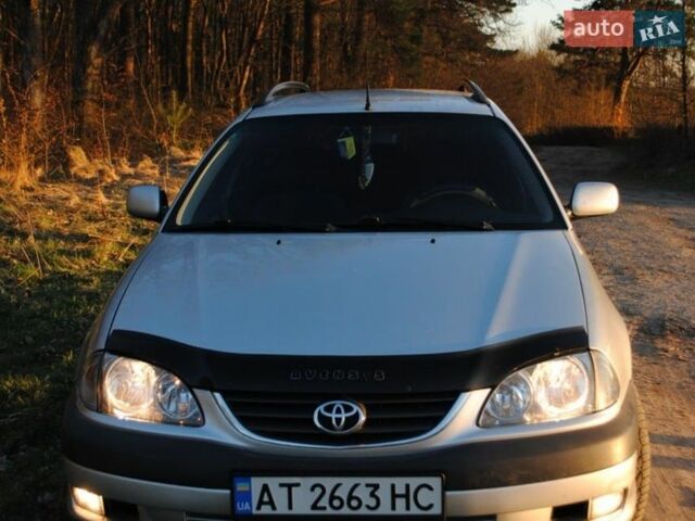 Серый Тойота Авенсис, объемом двигателя 1.6 л и пробегом 447 тыс. км за 3999 $, фото 1 на Automoto.ua