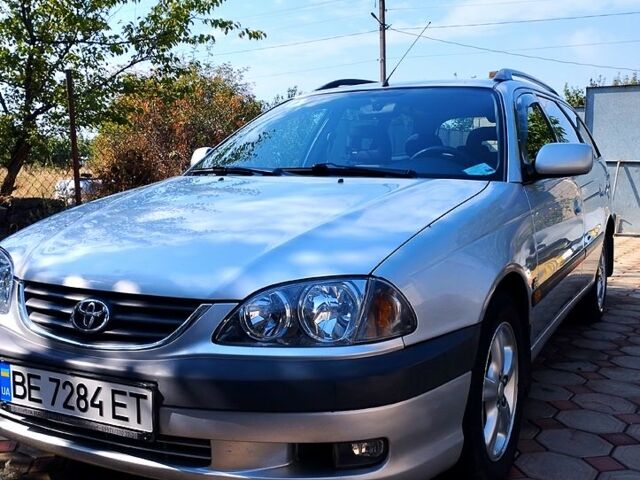 Серый Тойота Авенсис, объемом двигателя 2 л и пробегом 215 тыс. км за 3500 $, фото 1 на Automoto.ua