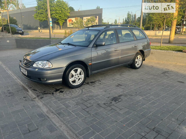 Серый Тойота Авенсис, объемом двигателя 1.8 л и пробегом 311 тыс. км за 4600 $, фото 1 на Automoto.ua