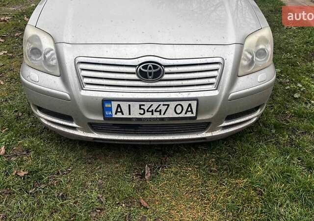 Серый Тойота Авенсис, объемом двигателя 1.6 л и пробегом 373 тыс. км за 5600 $, фото 1 на Automoto.ua