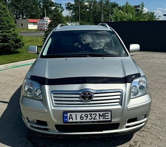 Серый Тойота Авенсис, объемом двигателя 1.79 л и пробегом 250 тыс. км за 5700 $, фото 1 на Automoto.ua