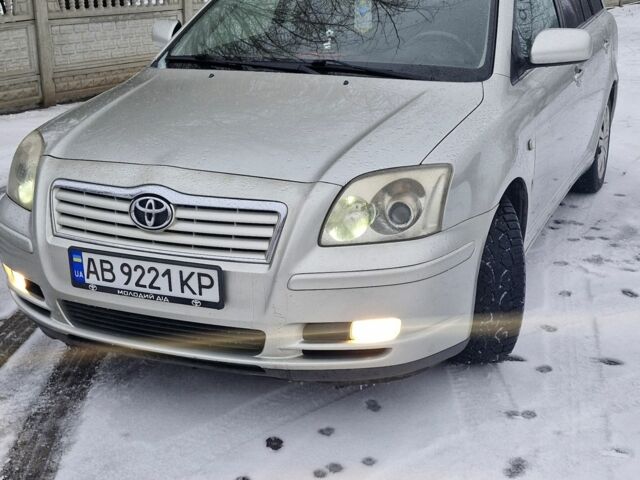 Серый Тойота Авенсис, объемом двигателя 2 л и пробегом 130 тыс. км за 6200 $, фото 1 на Automoto.ua