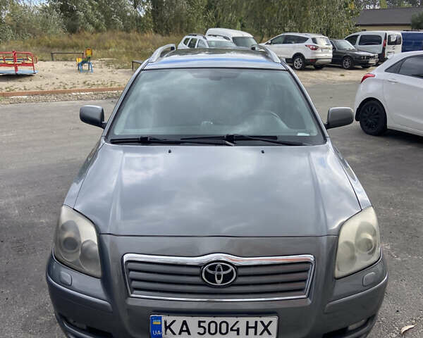 Серый Тойота Авенсис, объемом двигателя 1.99 л и пробегом 407 тыс. км за 3600 $, фото 1 на Automoto.ua