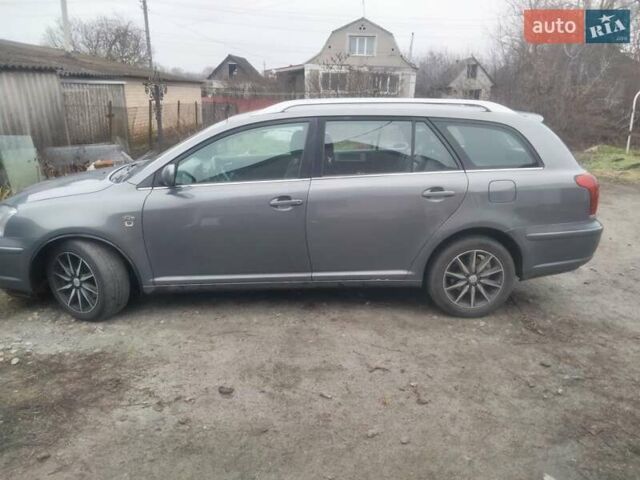 Серый Тойота Авенсис, объемом двигателя 2 л и пробегом 395 тыс. км за 5250 $, фото 1 на Automoto.ua