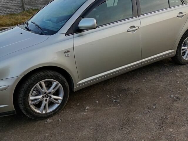 Серый Тойота Авенсис, объемом двигателя 2 л и пробегом 428 тыс. км за 4151 $, фото 1 на Automoto.ua