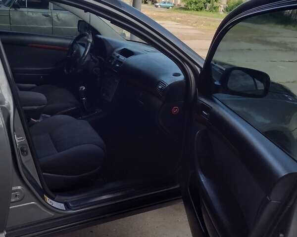 Серый Тойота Авенсис, объемом двигателя 1.79 л и пробегом 111 тыс. км за 6000 $, фото 1 на Automoto.ua