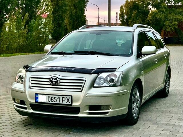 Серый Тойота Авенсис, объемом двигателя 2 л и пробегом 224 тыс. км за 4900 $, фото 1 на Automoto.ua