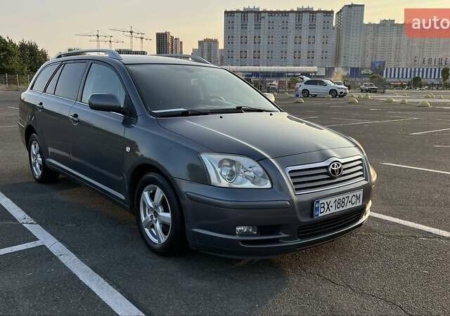 Серый Тойота Авенсис, объемом двигателя 1.8 л и пробегом 294 тыс. км за 5400 $, фото 1 на Automoto.ua